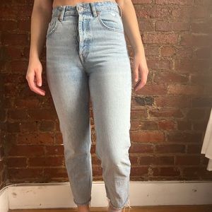 Zara Light Wash Highwaisted Jeans
